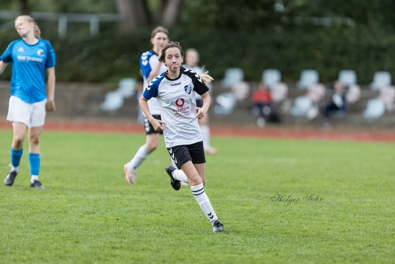 Bild 368 - wBJ VfL Pinneberg - Germania Schnelsen : Ergebnis: 15:1